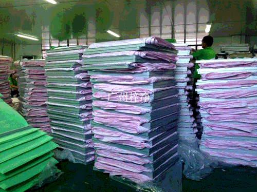 中效過濾器主要用于中央空調通風系統中級過濾、制藥、醫院、電子、食品、等工業凈化中; 還可做為高效過濾的前端過濾,以減少高效過濾的負荷. 中效過濾器主要用于中央空調通風系統中級過濾、制藥、醫院、電子、食品、等工業凈化中; 還可做為高效過濾的前端過濾,以減少高效過濾的負荷.